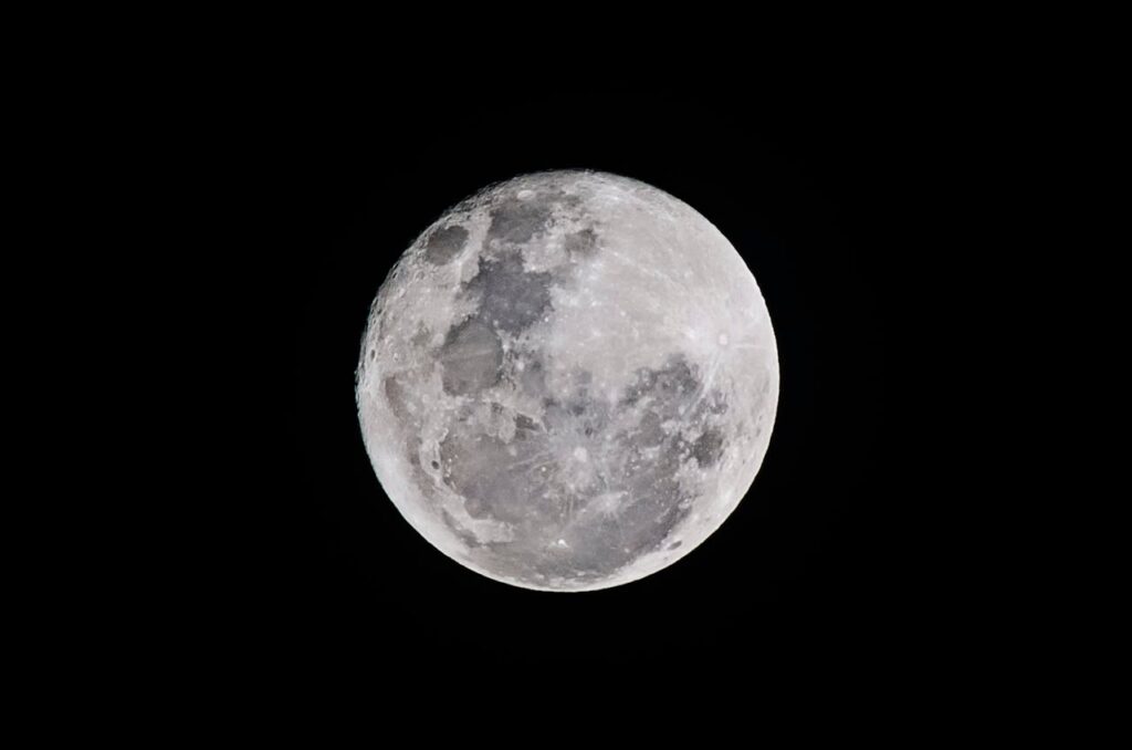 Which Stars Are Closest to the Moon?